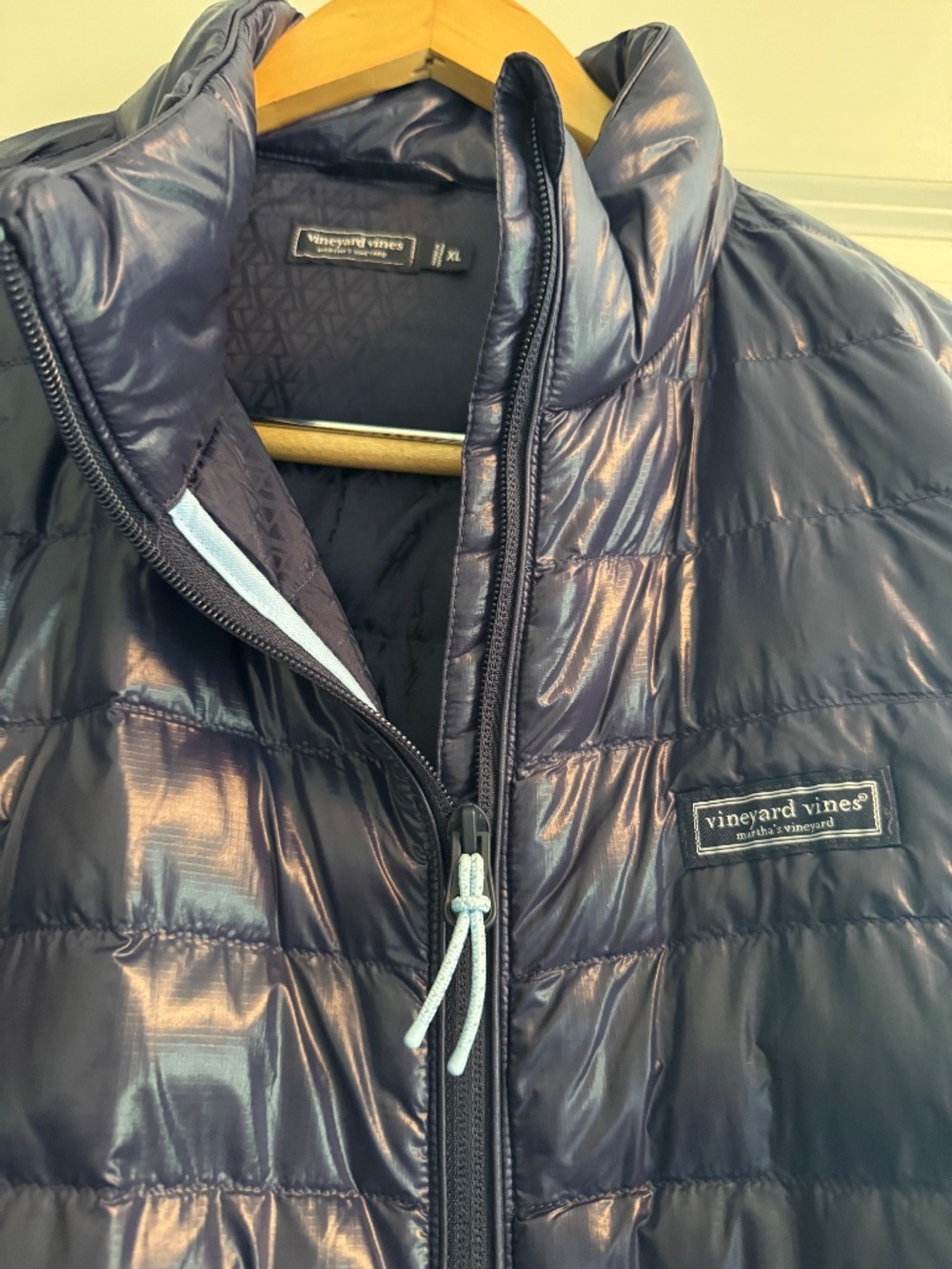 Vineyard Vines women lightweight puffer